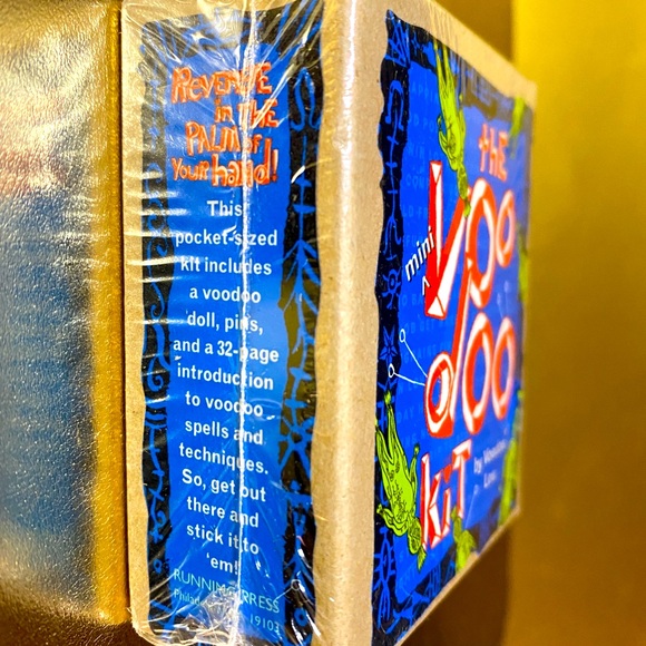 THE VOO DOO KIT NWT BY VOODOO LOU INCLUDES DOLL PINS & SPELL & TECHNIQUES BOOK - Picture 5 of 6